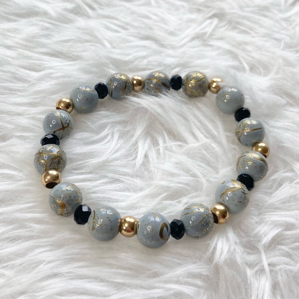 Contemporary Gray Swirl Bead Bracelet